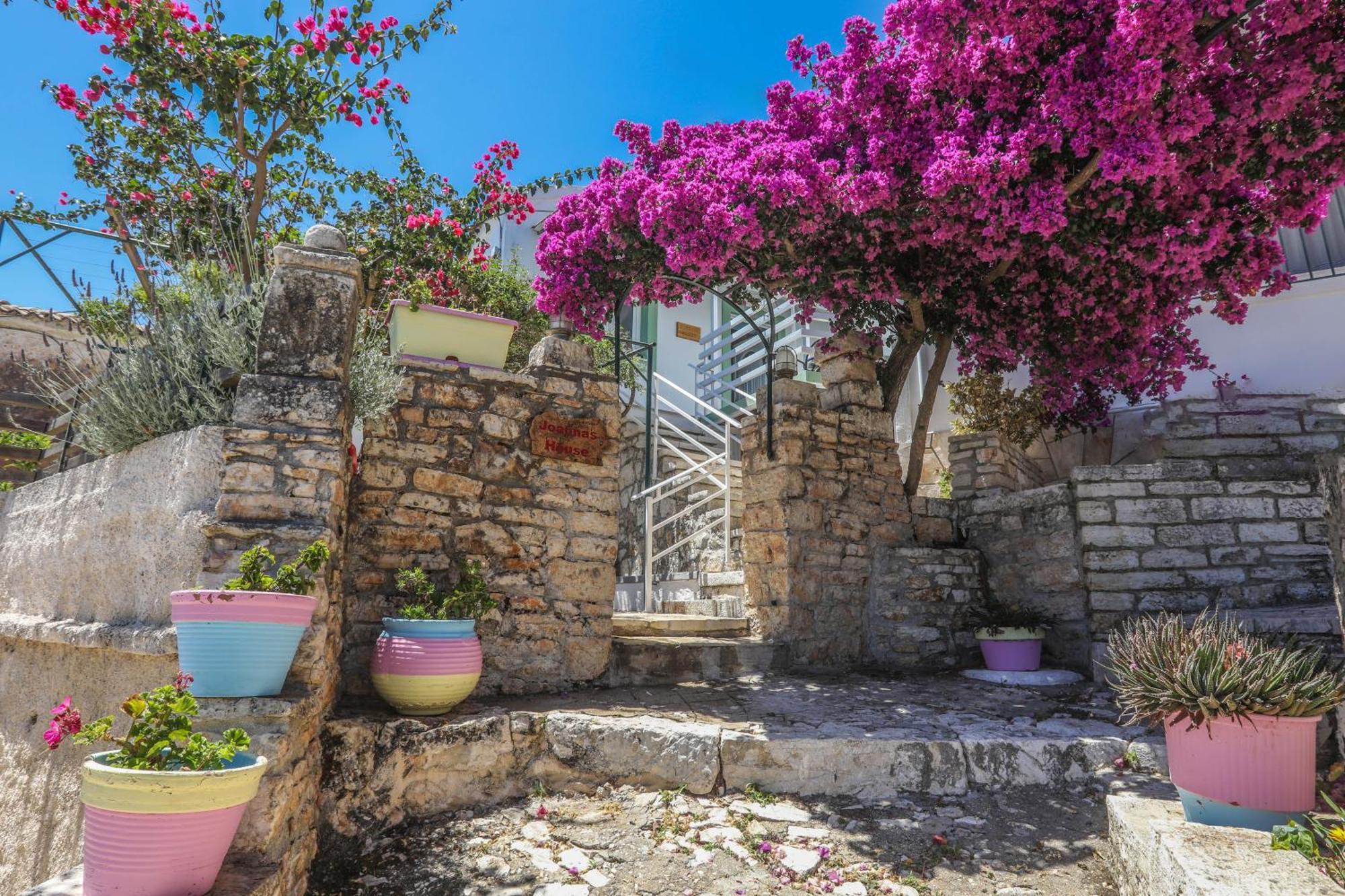 Joannas Sea-view Stone House Apartment